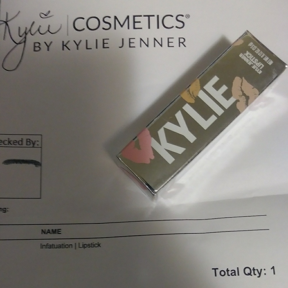 ***SOLD*** Kylie INFATUATION lipstick